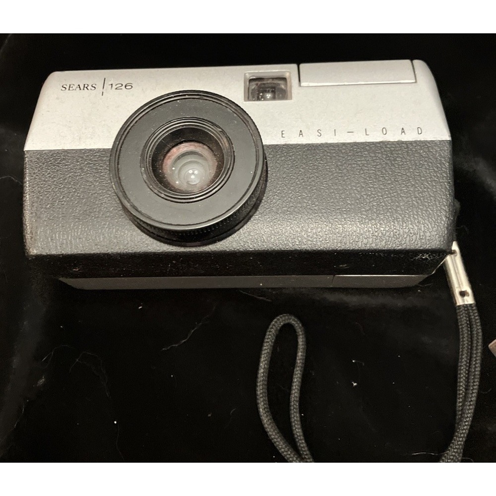 Sears 126 Easi-Load VTG Camera w/ VTG Seva Case flash bulbs Misc. parts untested